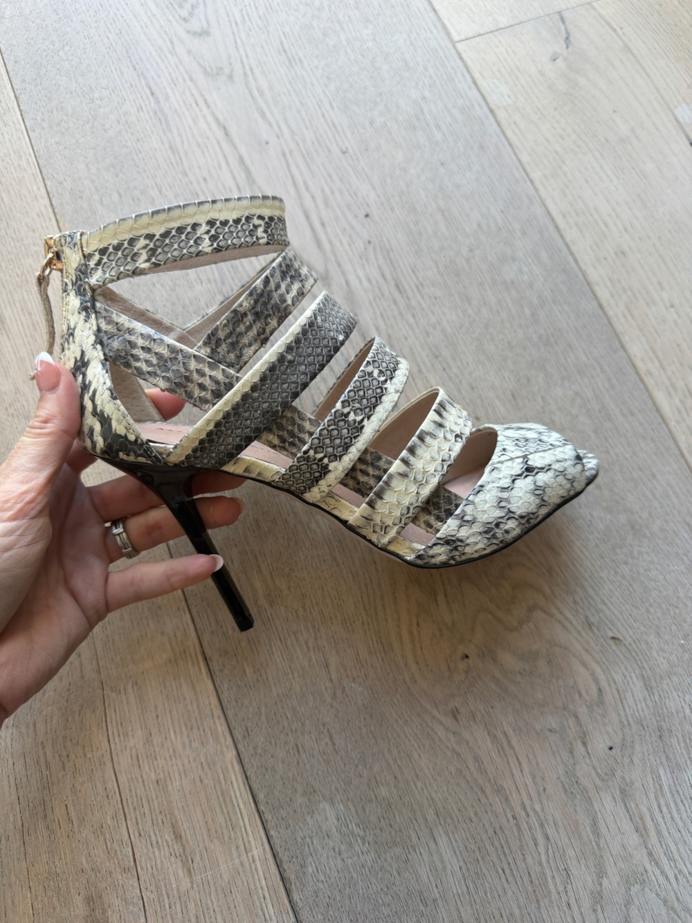 Maiden Lane Fancy Strappy Sandal Natural Snake Leather - Sz: 6